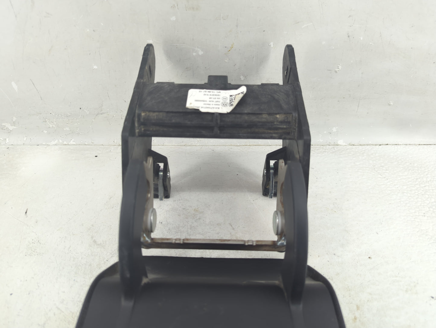 2019 Volkswagen Jetta Center Console Armrest Cover Lid Fits OEM Used Auto Parts - Oemusedautoparts1.com