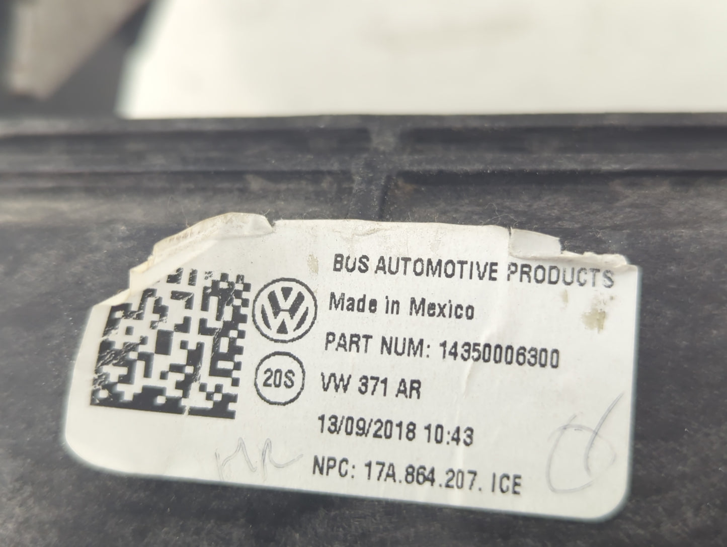 2019 Volkswagen Jetta Center Console Armrest Cover Lid Fits OEM Used Auto Parts - Oemusedautoparts1.com