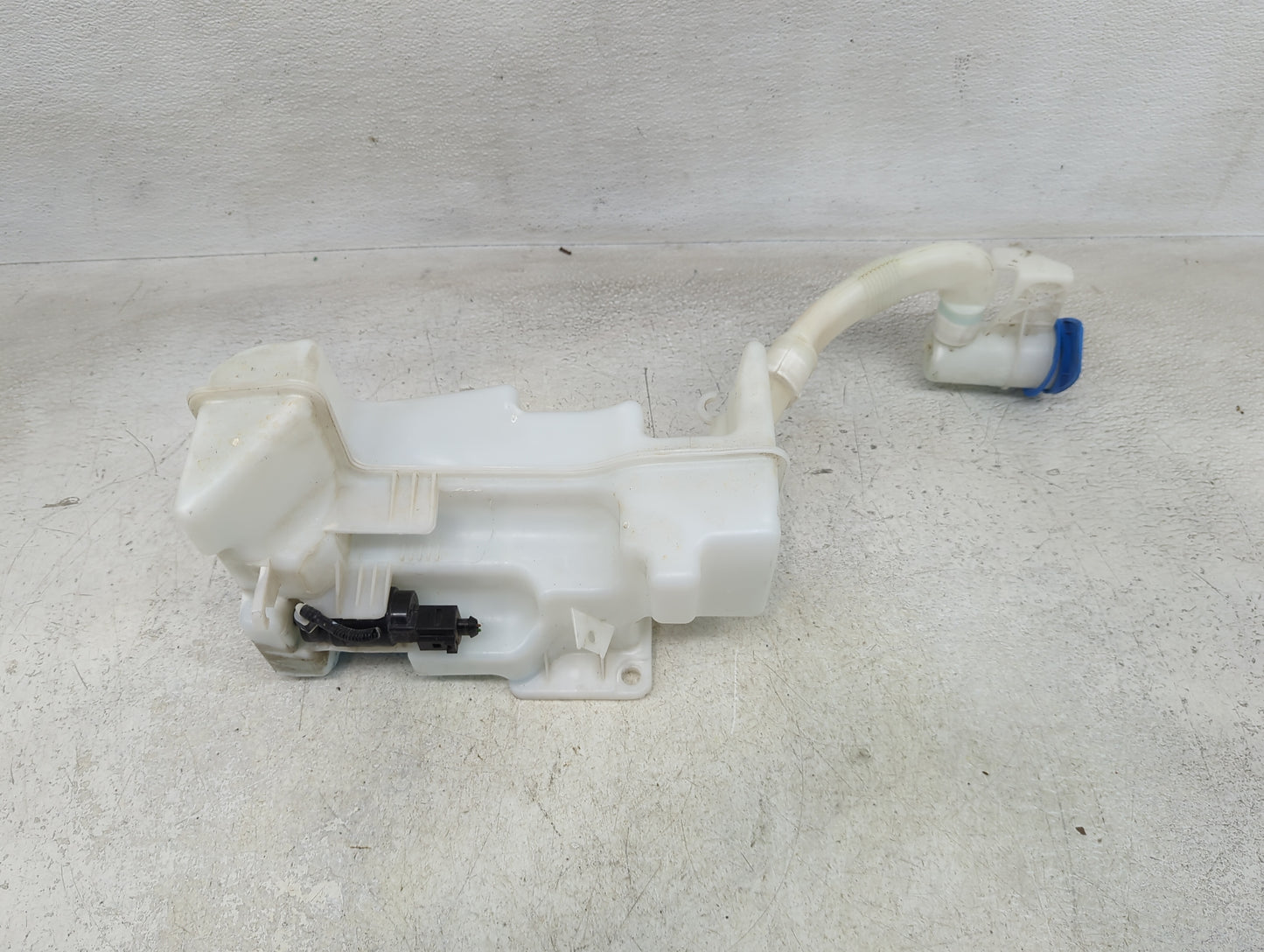 Volkswagen Jetta Radiator Coolant Overflow Expansion Tank Bottle - Oemusedautoparts1.com
