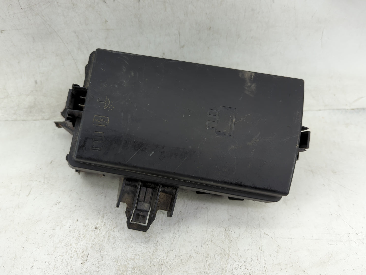2019-2021 Volkswagen Jetta Fusebox Fuse Box Panel Relay Module P/N:5Q0 907 361 F Fits Fits 2019 2020 2021 OEM Used Auto Part