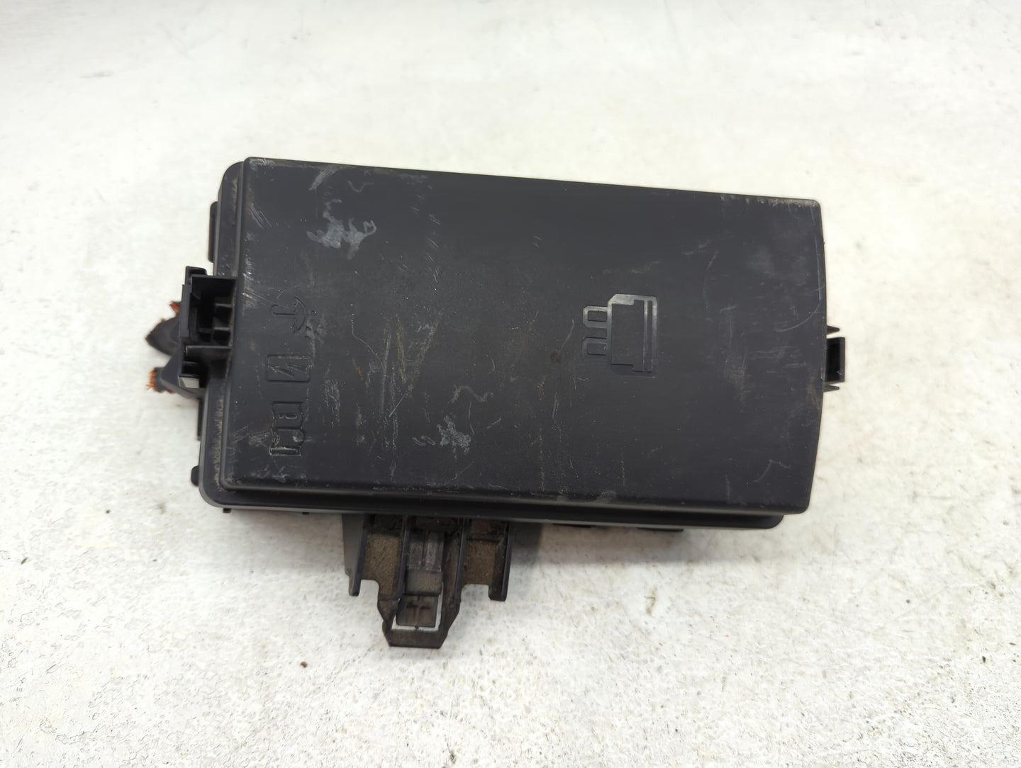 2019-2021 Volkswagen Jetta Fusebox Fuse Box Panel Relay Module P/N:5Q0.937.132.B Fits Fits 2019 2020 2021 OEM Used Auto Part