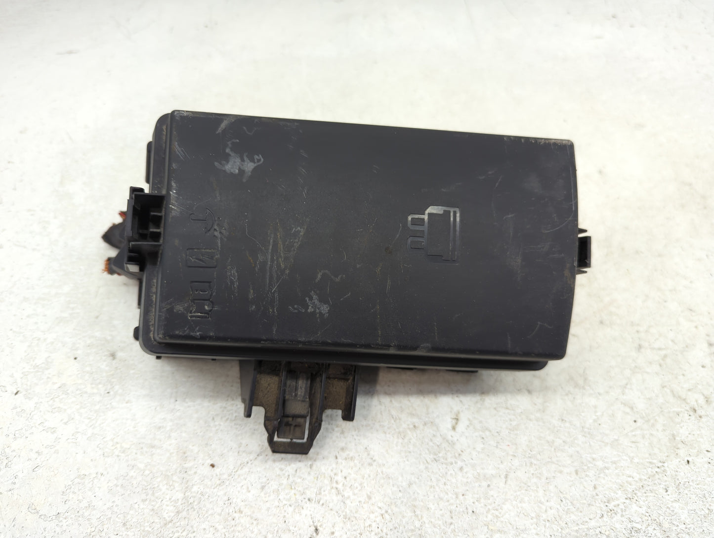2019-2021 Volkswagen Jetta Fusebox Fuse Box Panel Relay Module P/N:5Q0.937.132.B Fits Fits 2019 2020 2021 OEM Used Auto Part