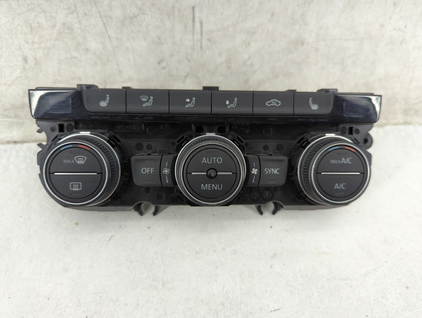 2019-2020 Volkswagen Jetta Climate Control Module Temperature AC/Heater Replacement P/N:5GM907044P 5HB013650-26 Fits OEM Use