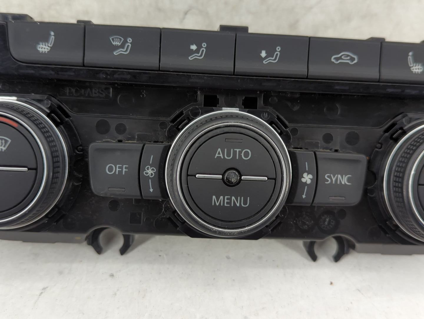 2019-2020 Volkswagen Jetta Climate Control Module Temperature AC/Heater Replacement P/N:5GM907044P 5HB013650-26 Fits OEM Use