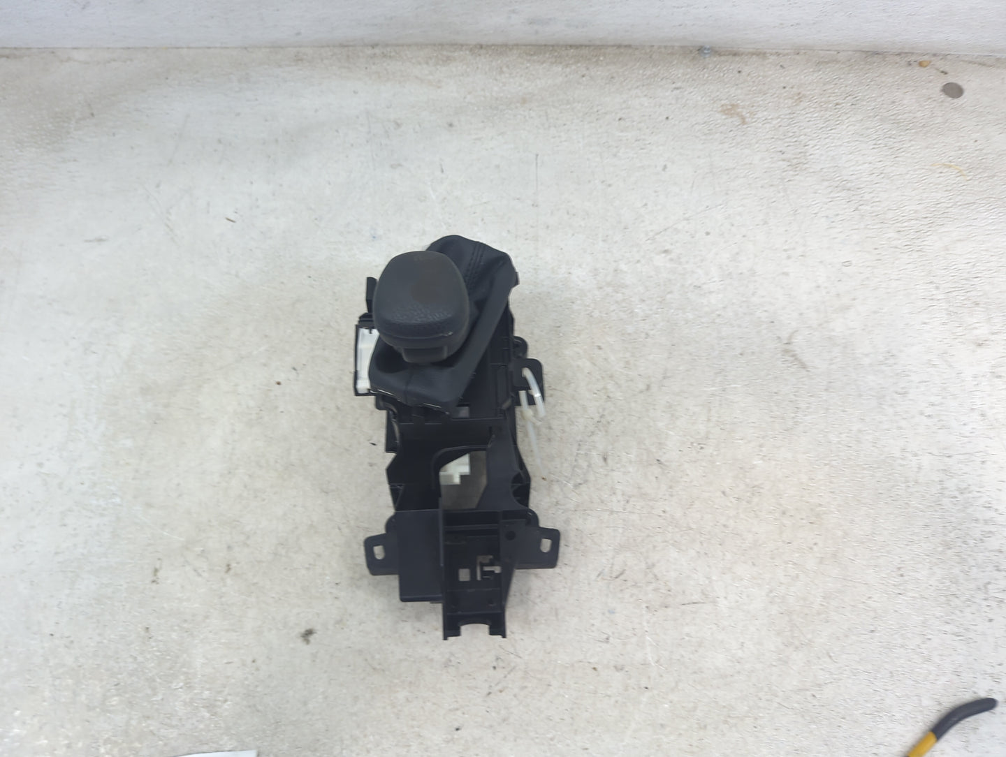 2019 Volkswagen Jetta Floor Console Assembly Shifter - Oemusedautoparts1.com