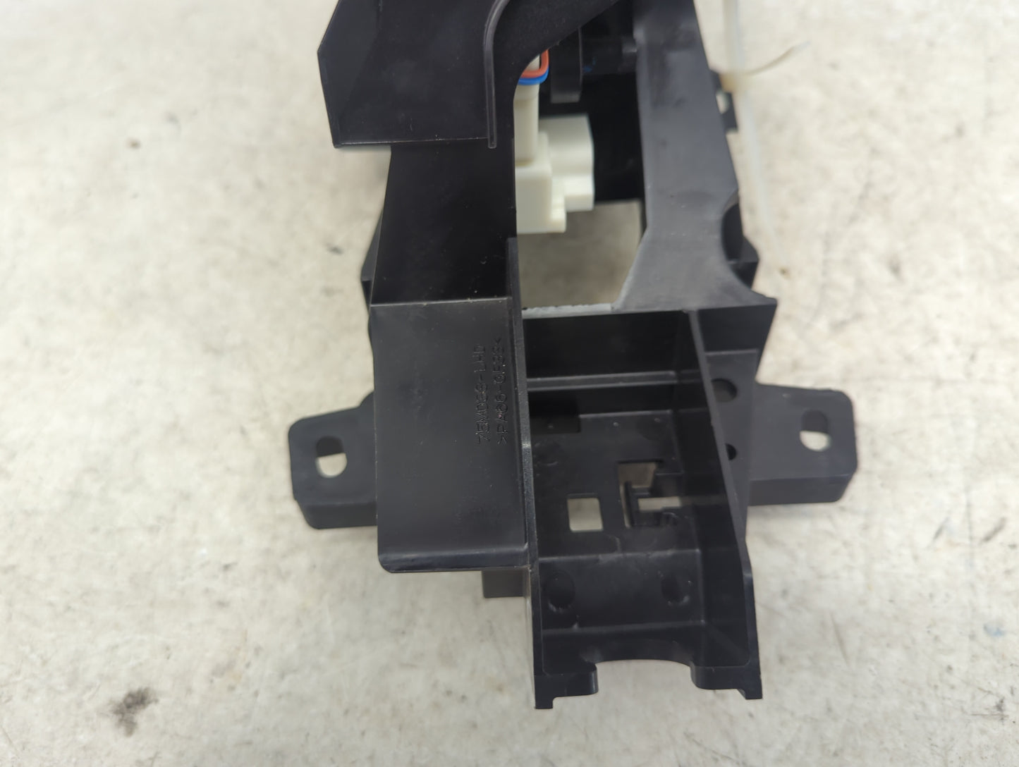 2019 Volkswagen Jetta Floor Console Assembly Shifter - Oemusedautoparts1.com