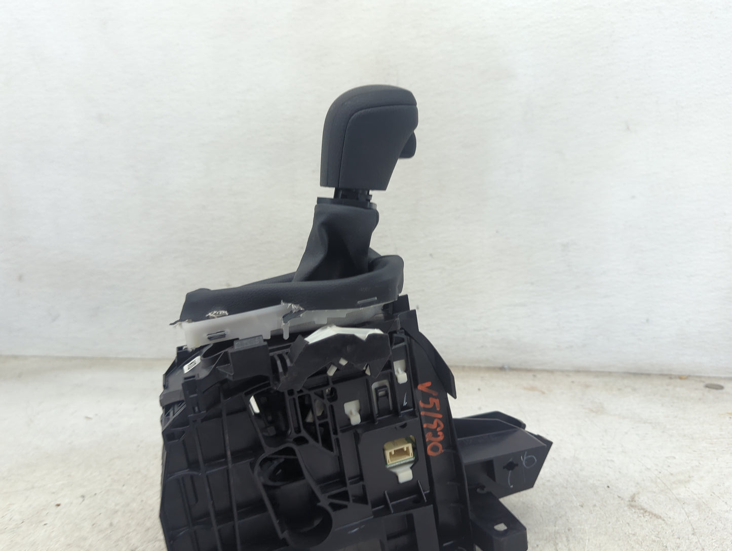 2019 Volkswagen Jetta Floor Console Assembly Shifter - Oemusedautoparts1.com