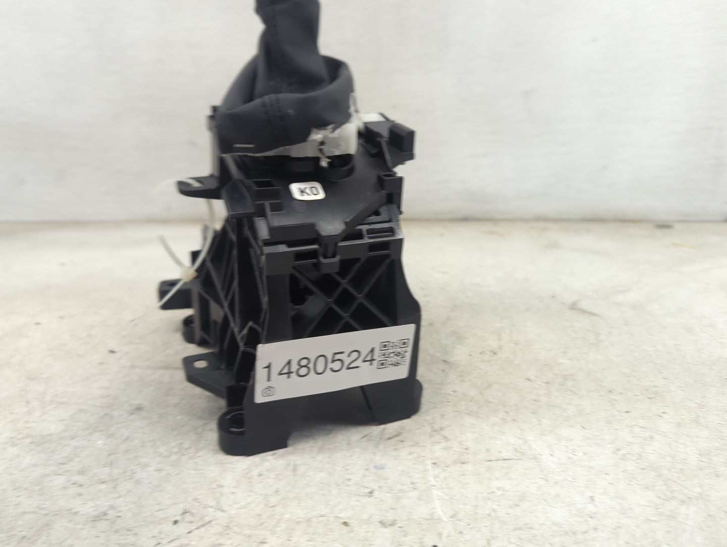 2019 Volkswagen Jetta Floor Console Assembly Shifter - Oemusedautoparts1.com