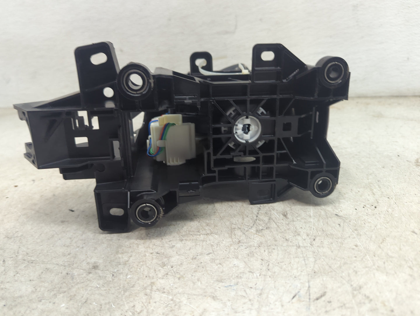 2019 Volkswagen Jetta Floor Console Assembly Shifter - Oemusedautoparts1.com