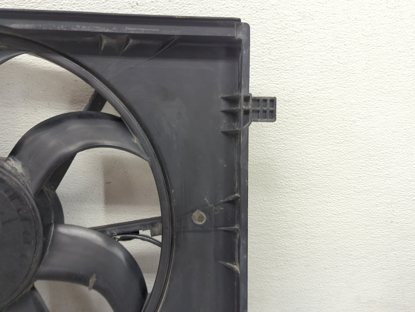 2019-2020 Volkswagen Jetta Electric Radiator Cooling Fan Motor Assembly P/N:5QM121203L 5QM959455C Fits Fits 2018 2019 2020 O