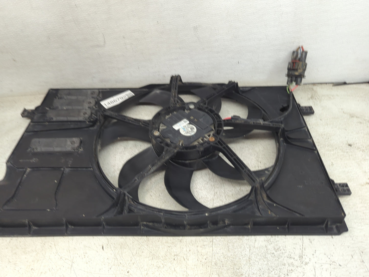 2019-2020 Volkswagen Jetta Electric Radiator Cooling Fan Motor Assembly P/N:5QM121203L 5QM959455C Fits Fits 2018 2019 2020 O
