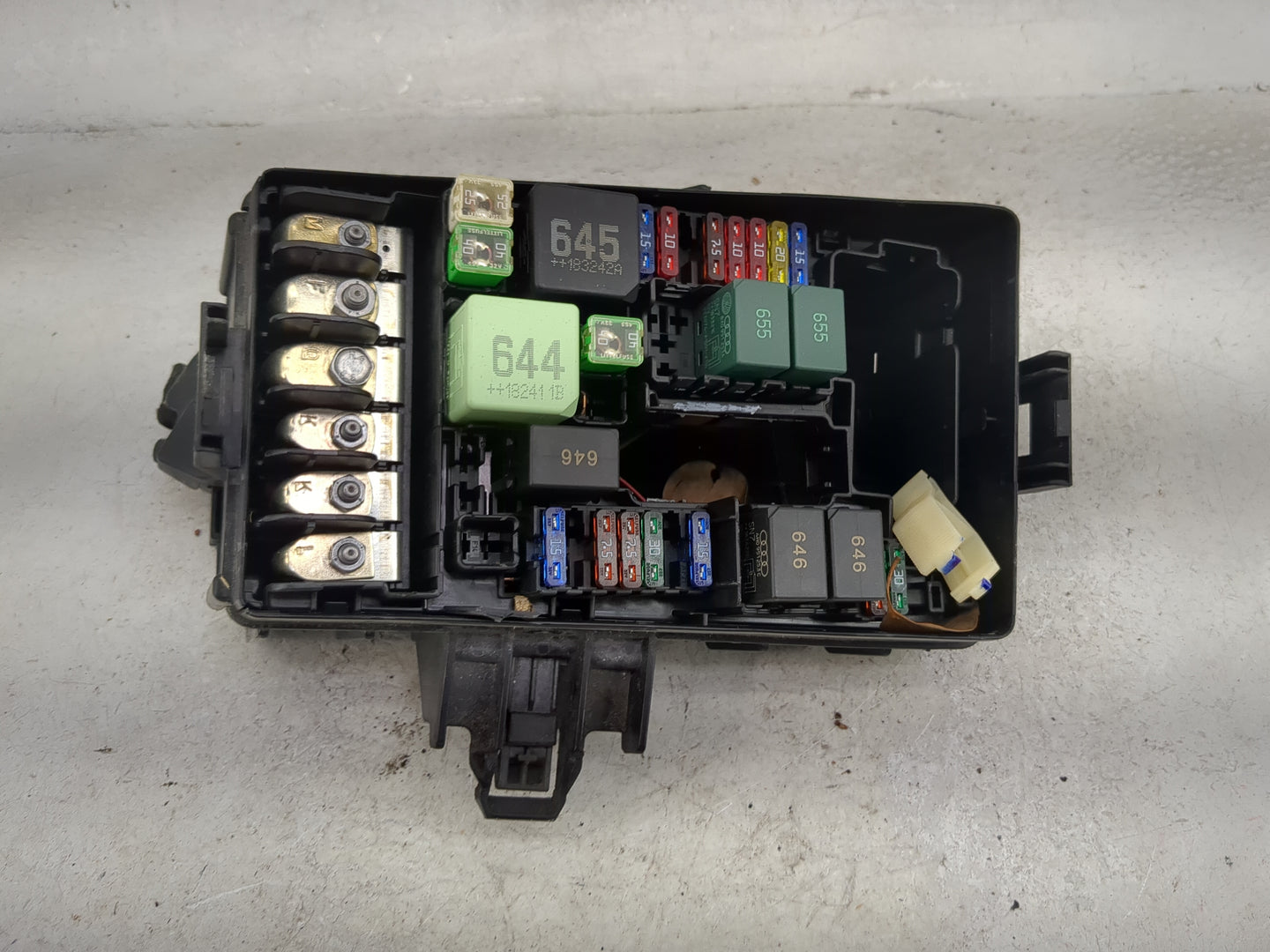 2019-2021 Volkswagen Jetta Fusebox Fuse Box Panel Relay Module P/N:5Q0937132E Fits Fits 2019 2020 2021 OEM Used Auto Parts -
