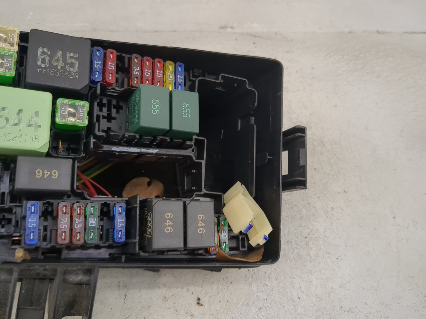 2019-2021 Volkswagen Jetta Fusebox Fuse Box Panel Relay Module P/N:5Q0937132E Fits Fits 2019 2020 2021 OEM Used Auto Parts -
