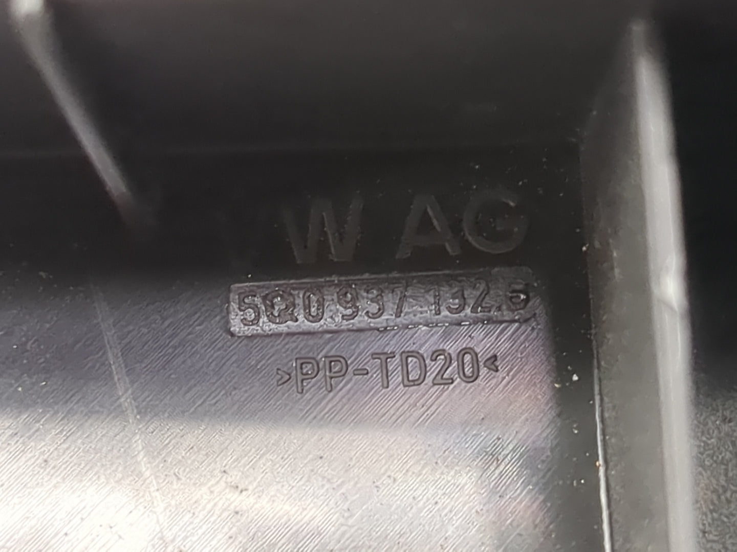 2019-2021 Volkswagen Jetta Fusebox Fuse Box Panel Relay Module P/N:5Q0937132E Fits Fits 2019 2020 2021 OEM Used Auto Parts -