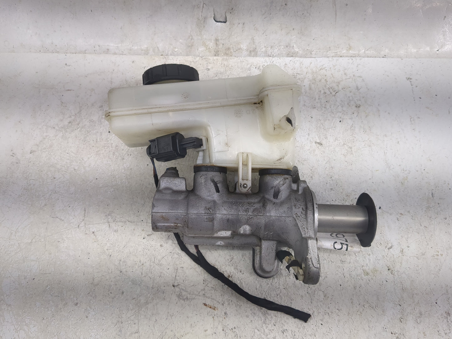 2019-2021 Volkswagen Jetta Brake Master Cylinder 1497519 - Oemusedautoparts1.com