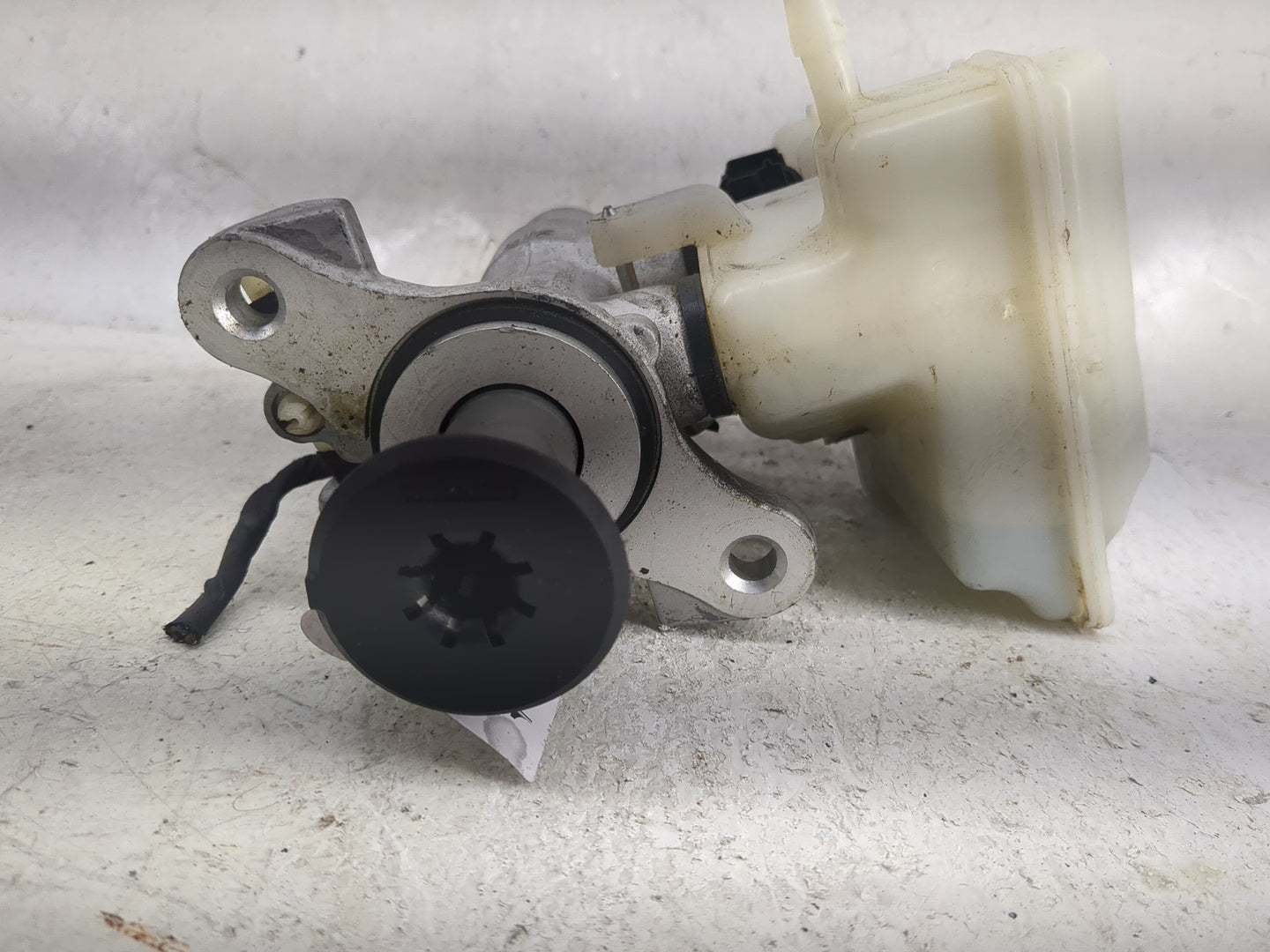 2019-2021 Volkswagen Jetta Brake Master Cylinder 1497519 - Oemusedautoparts1.com