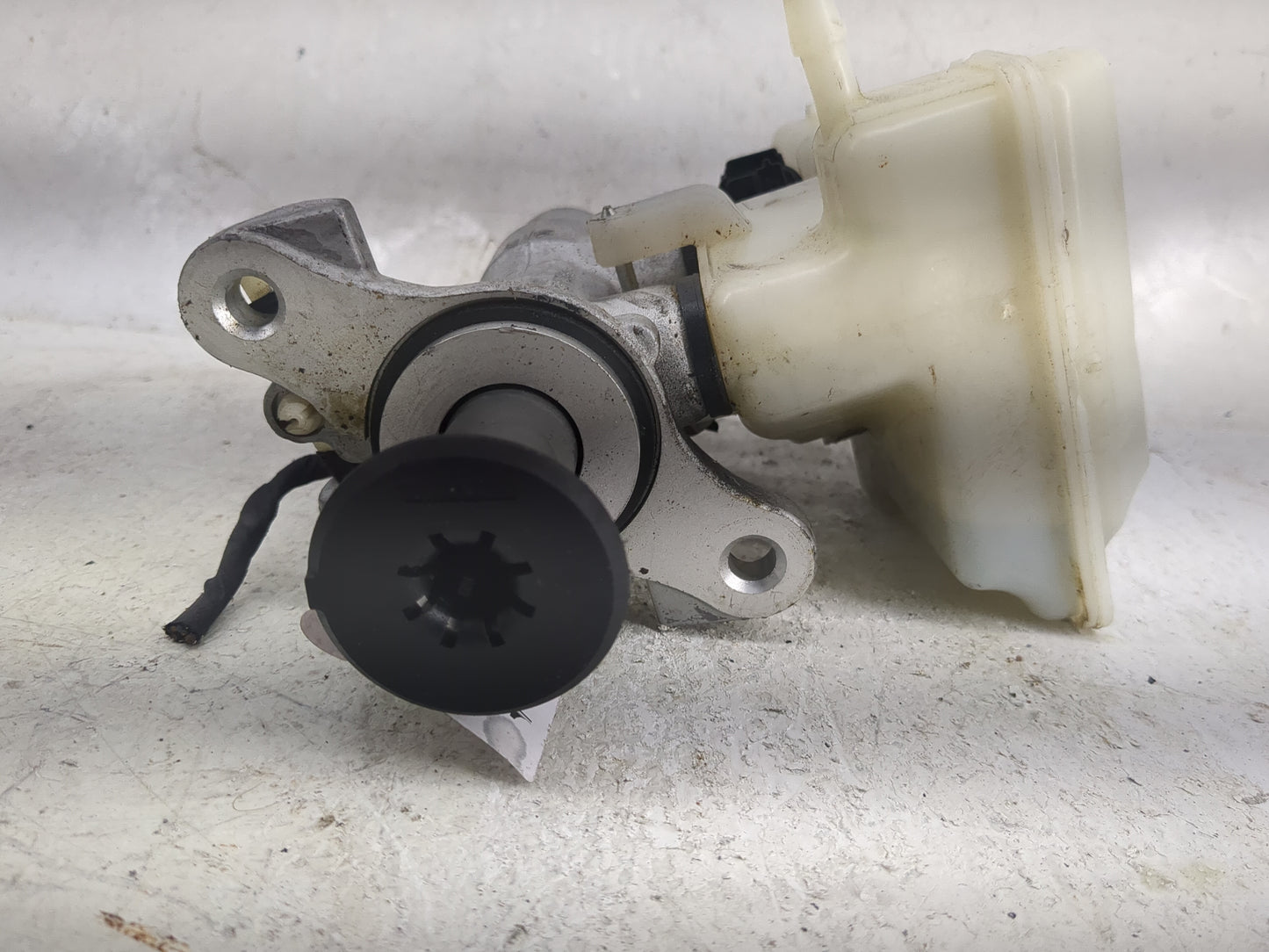 2019-2021 Volkswagen Jetta Brake Master Cylinder 1497519 - Oemusedautoparts1.com
