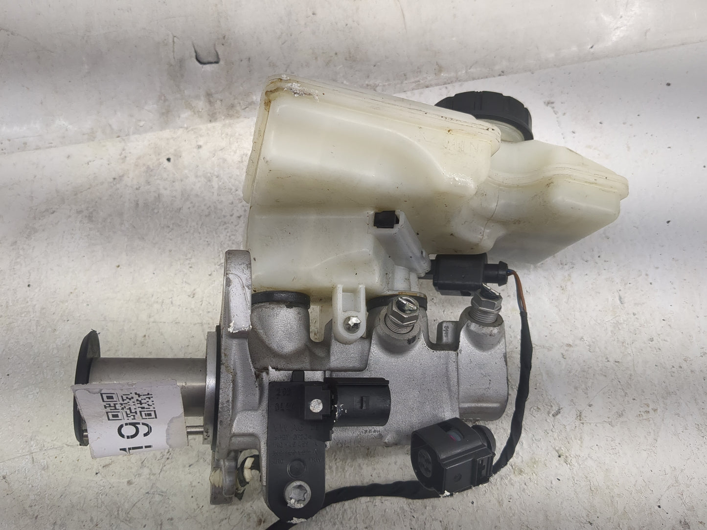 2019-2021 Volkswagen Jetta Brake Master Cylinder 1497519 - Oemusedautoparts1.com