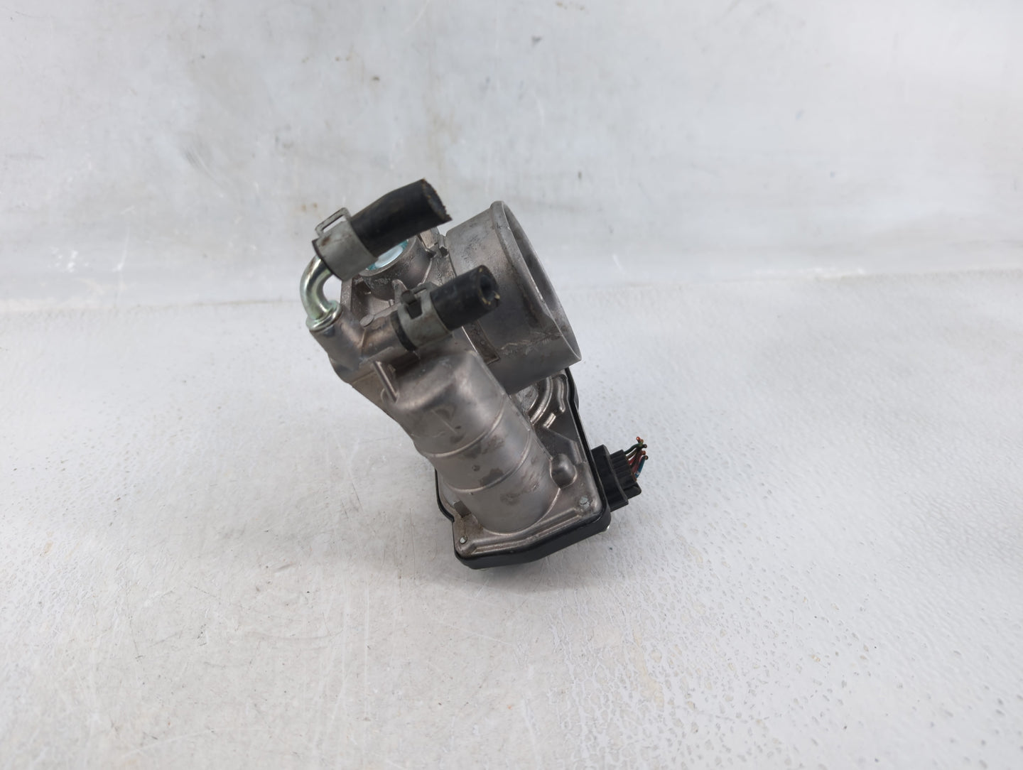 2014-2017 Volkswagen Jetta Throttle Body P/N:06K 133 062 E Fits Fits 2014 2015 2016 2017 OEM Used Auto Parts - Oemusedautopa