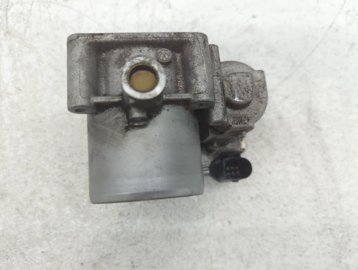2019-2021 Volkswagen Jetta Throttle Body P/N:03F133062C Fits Fits 2016 2017 2018 2019 2020 2021 OEM Used Auto Parts - Oemuse