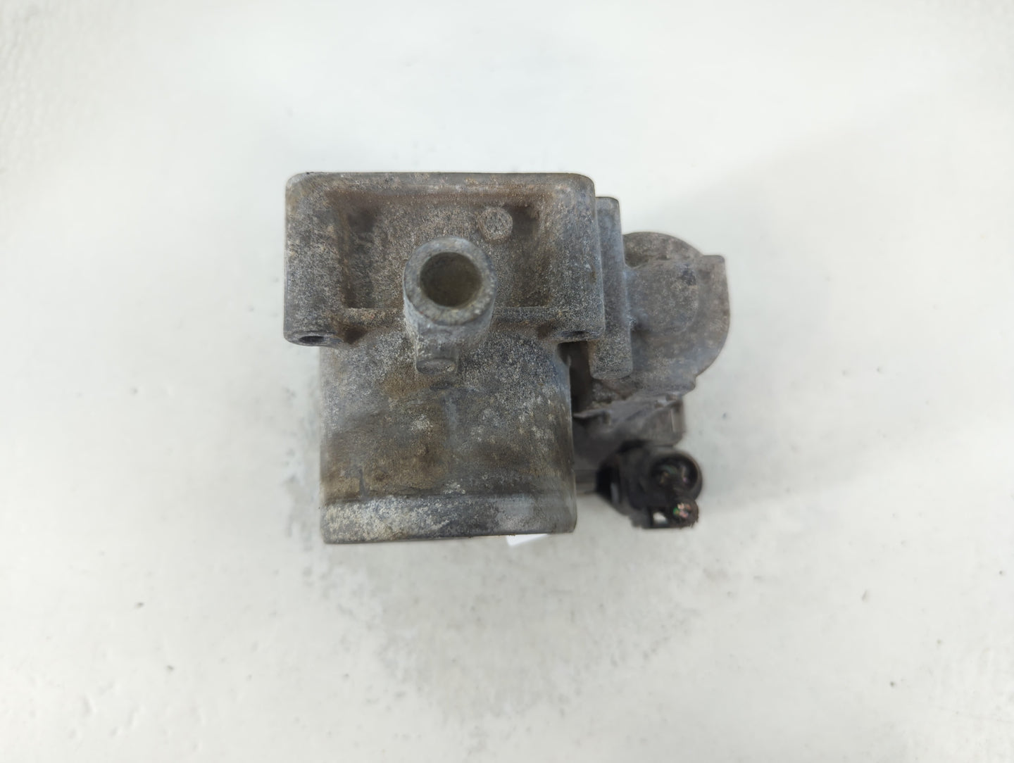 2019-2021 Volkswagen Jetta Throttle Body P/N:03F 1330620 Fits Fits 2016 2017 2018 2019 2020 2021 OEM Used Auto Parts - Oemus