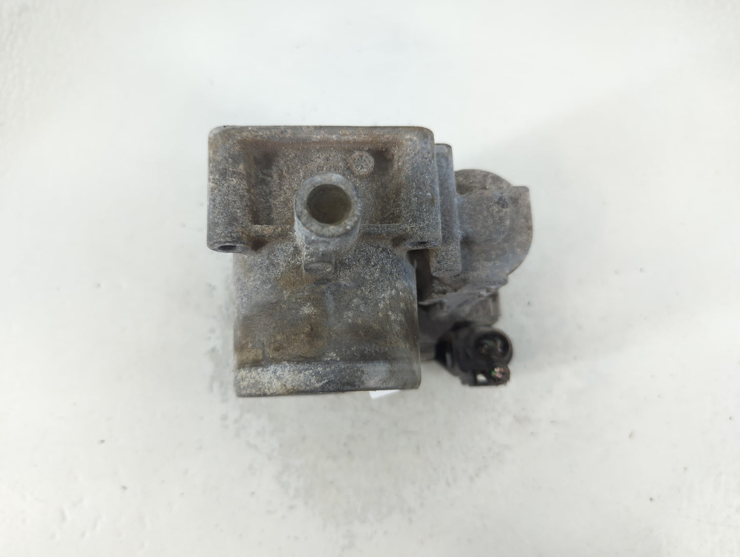 2019-2021 Volkswagen Jetta Throttle Body P/N:03F 1330620 Fits Fits 2016 2017 2018 2019 2020 2021 OEM Used Auto Parts - Oemus