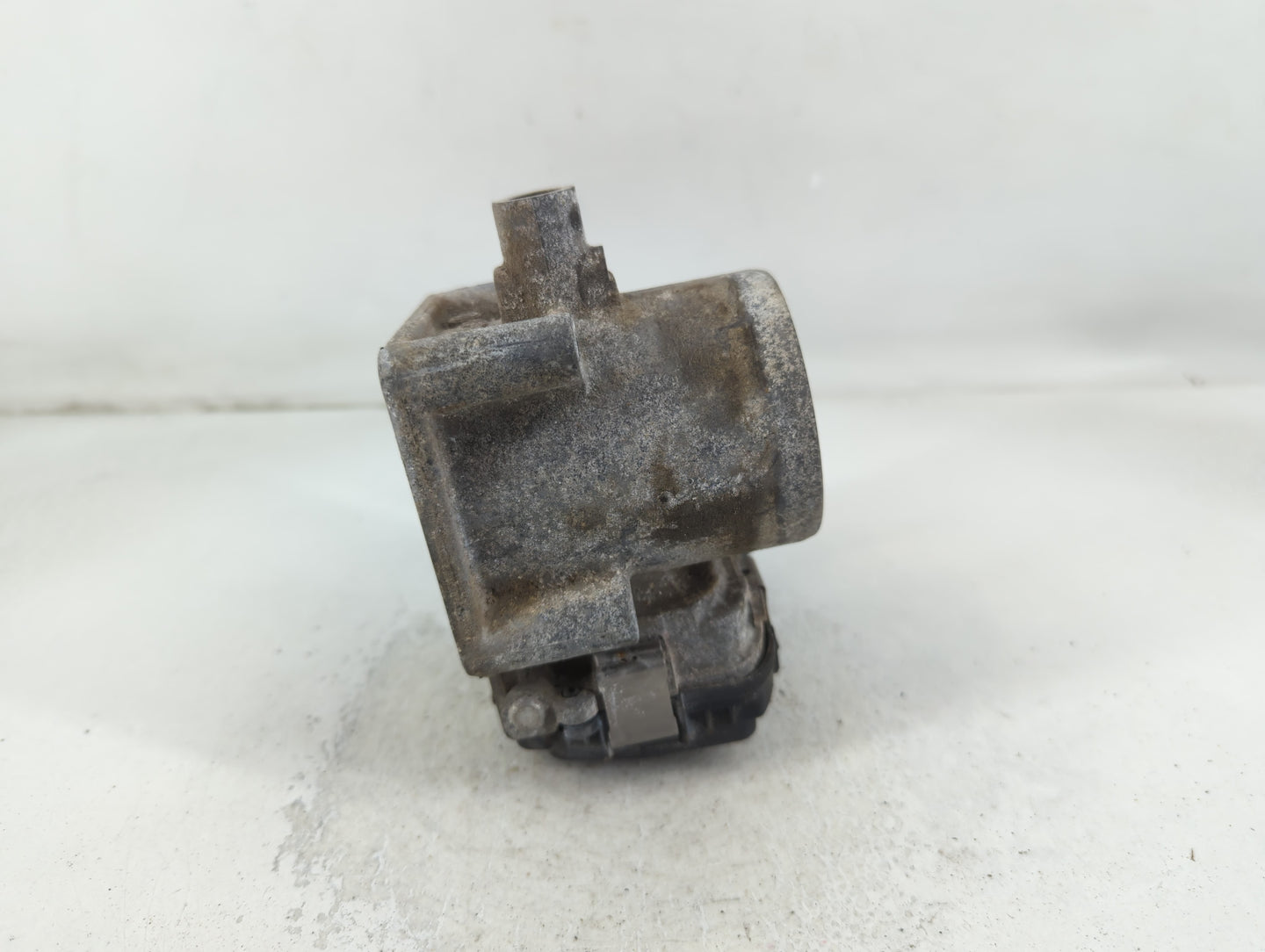 2019-2021 Volkswagen Jetta Throttle Body P/N:03F 1330620 Fits Fits 2016 2017 2018 2019 2020 2021 OEM Used Auto Parts - Oemus