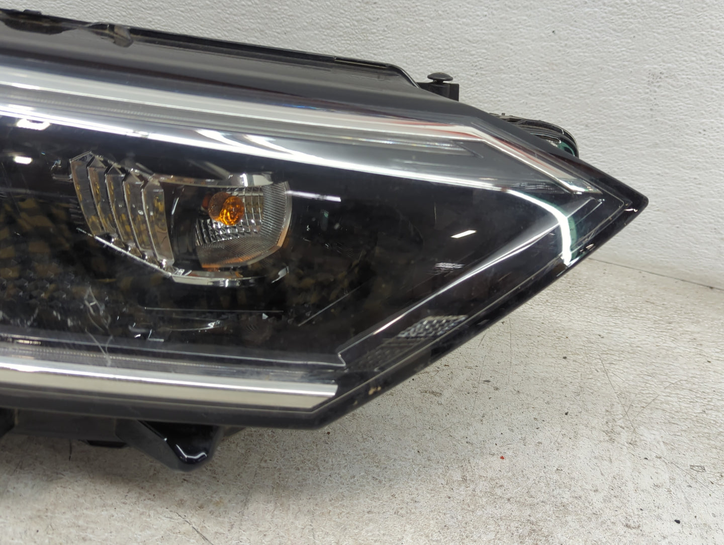 2019 Volkswagen Jetta Gli Passenger Right Oem Head Light Headlight Lamp - Oemusedautoparts1.com