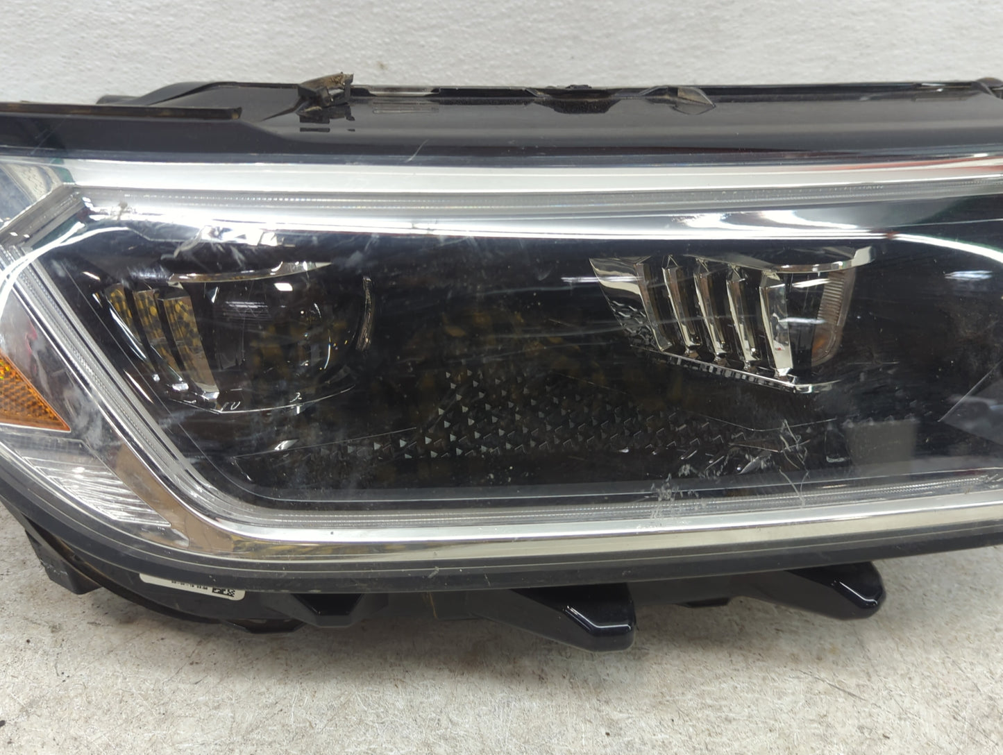 2019 Volkswagen Jetta Gli Passenger Right Oem Head Light Headlight Lamp - Oemusedautoparts1.com
