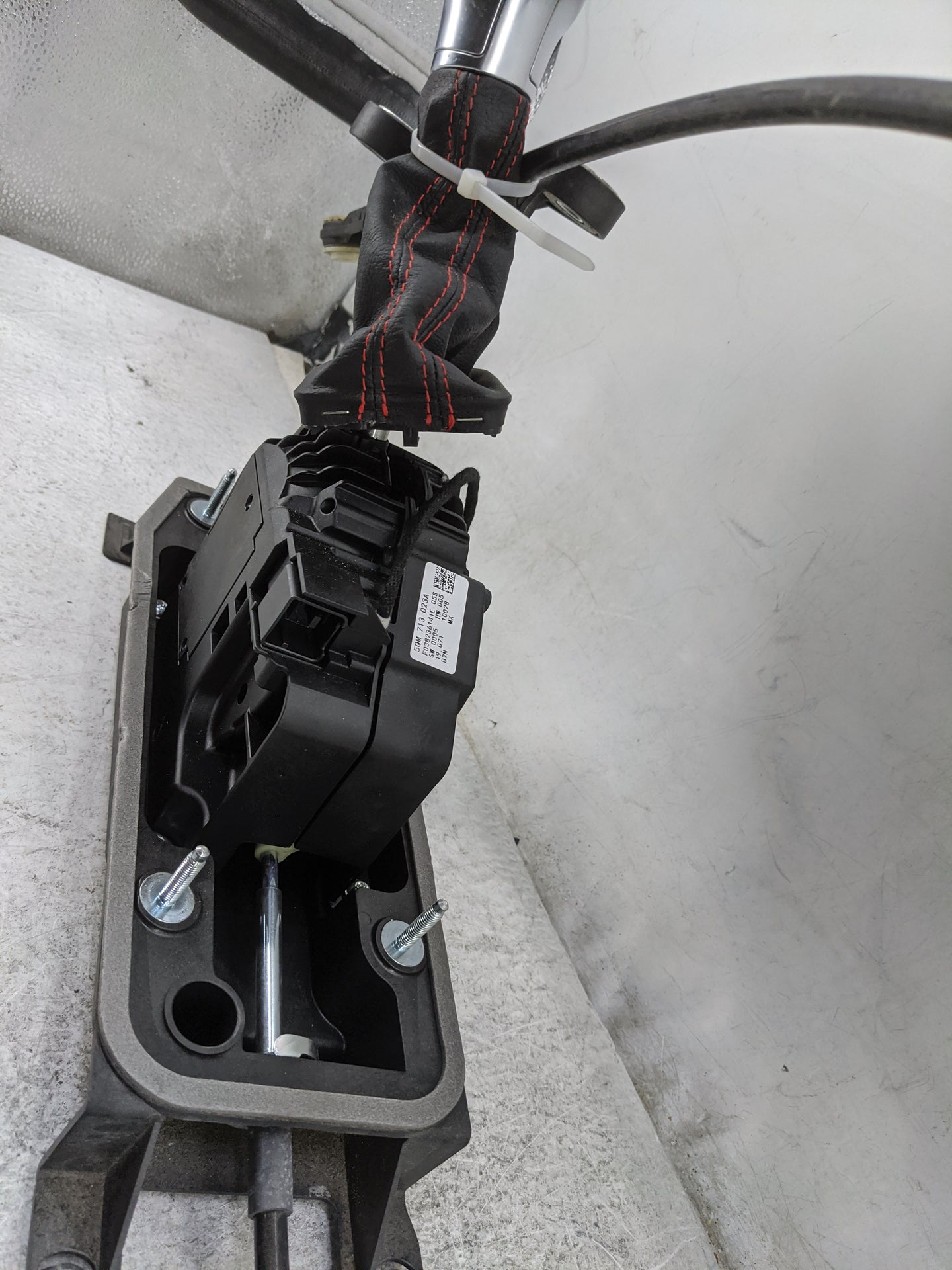 2019 Volkswagen Jetta Gli Floor Console Assembly Shifter - Oemusedautoparts1.com