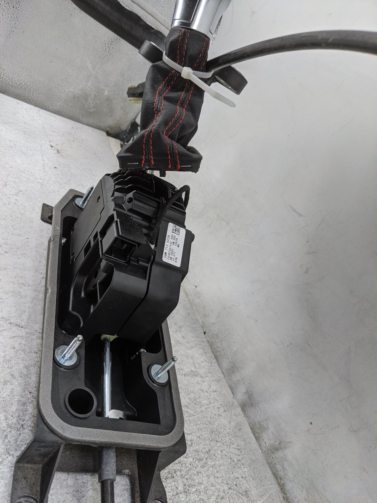 2019 Volkswagen Jetta Gli Floor Console Assembly Shifter - Oemusedautoparts1.com