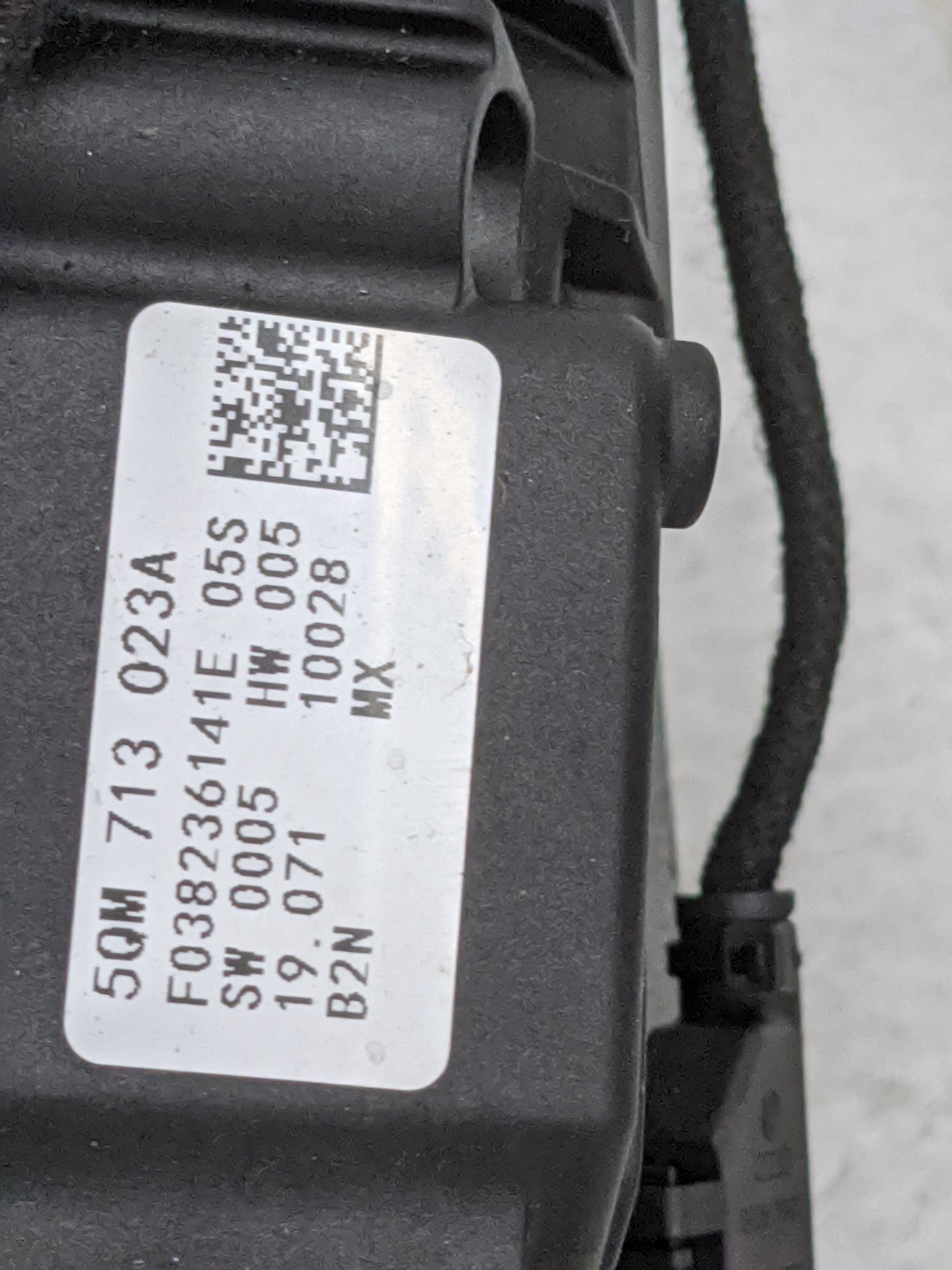 2019 Volkswagen Jetta Gli Floor Console Assembly Shifter - Oemusedautoparts1.com