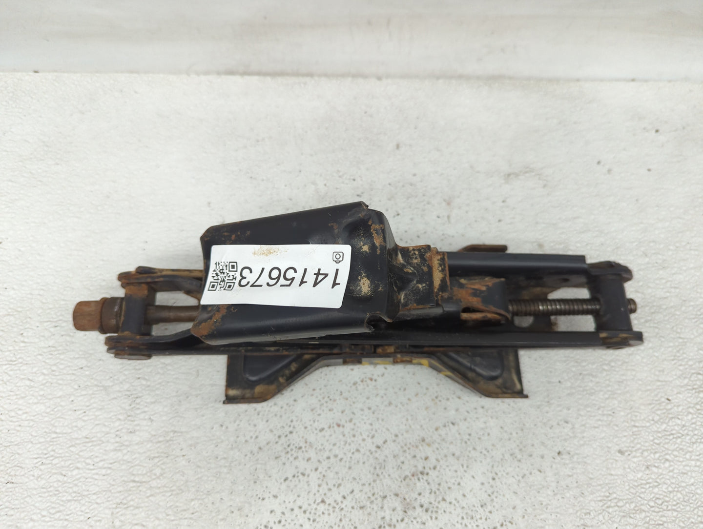 2019 Volkswagen Passat Spare Scissor Car Jack - Oemusedautoparts1.com