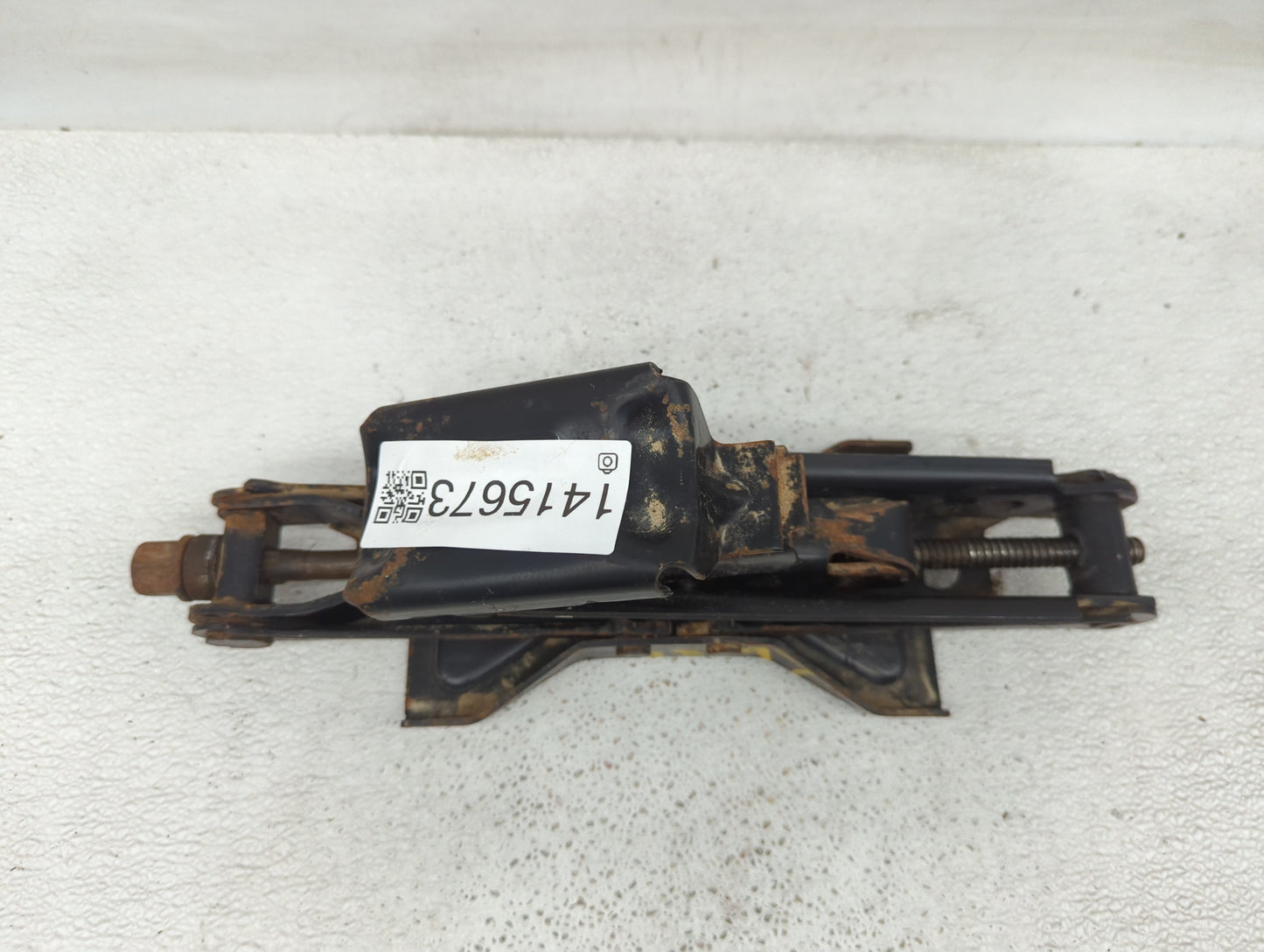 2019 Volkswagen Passat Spare Scissor Car Jack - Oemusedautoparts1.com