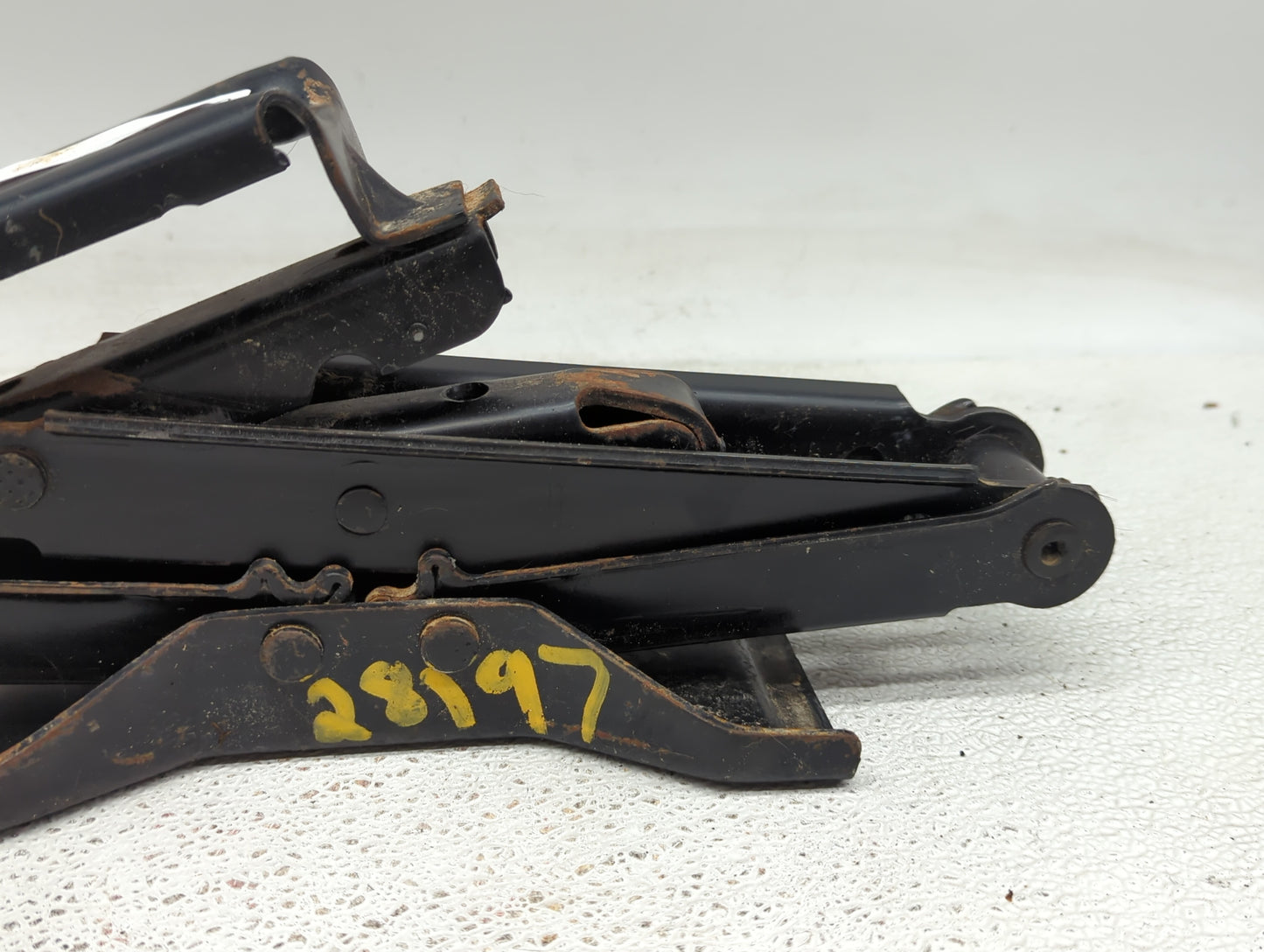 2019 Volkswagen Passat Spare Scissor Car Jack - Oemusedautoparts1.com