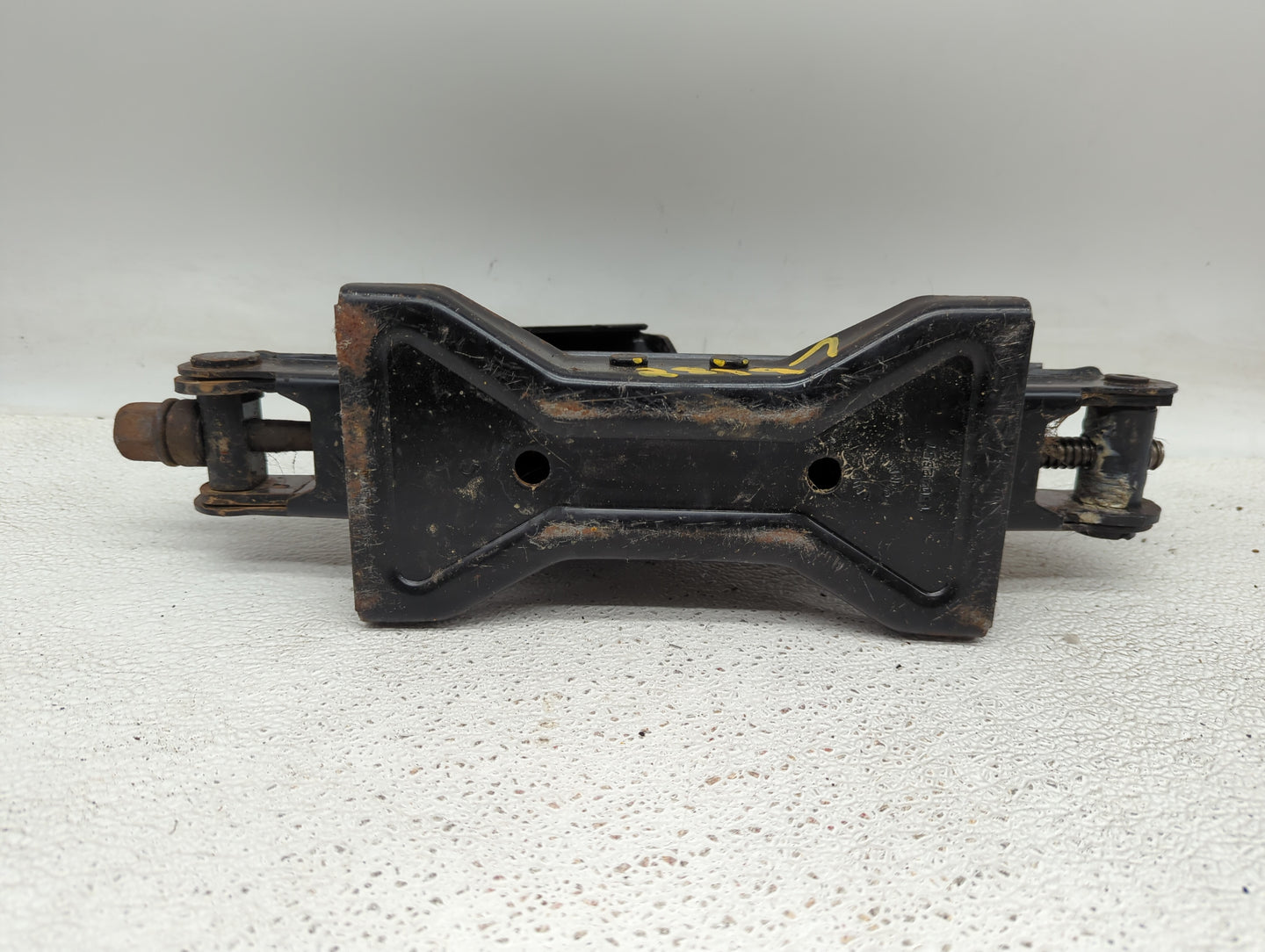 2019 Volkswagen Passat Spare Scissor Car Jack - Oemusedautoparts1.com