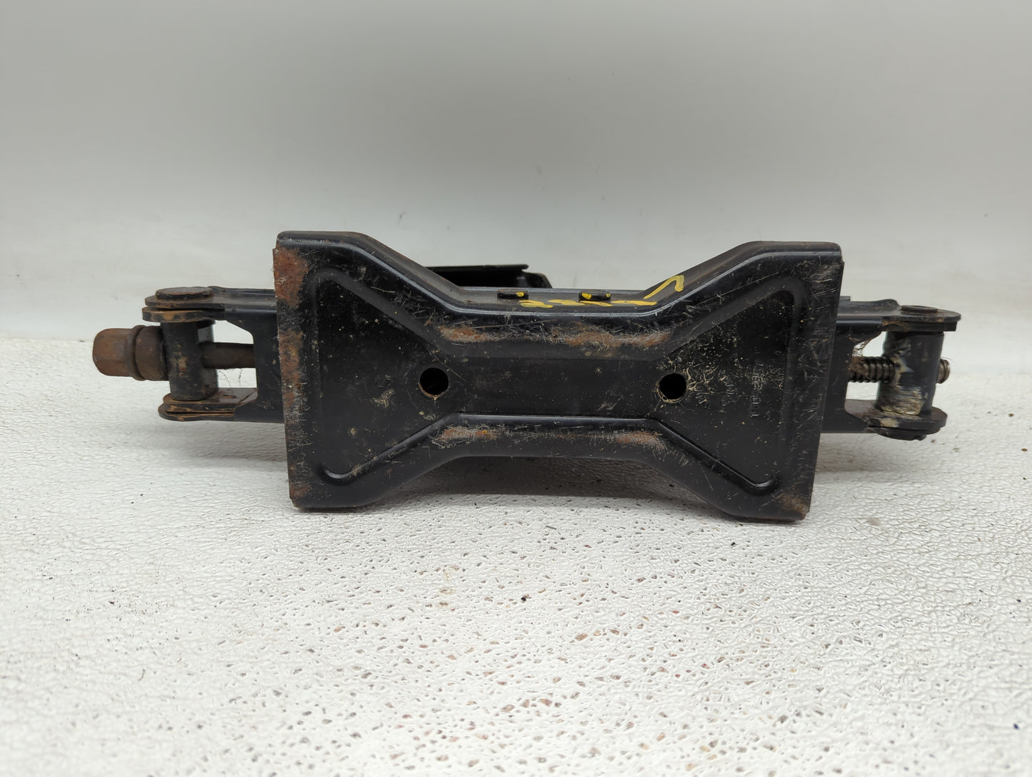 2019 Volkswagen Passat Spare Scissor Car Jack - Oemusedautoparts1.com