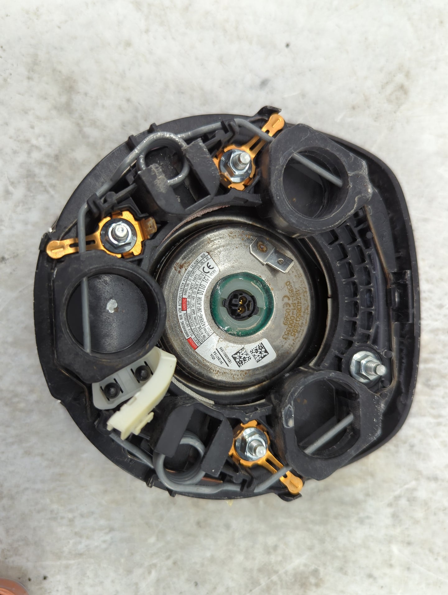2018-2019 Volkswagen Passat Air Bag Driver Left Steering Wheel Mounted - Oemusedautoparts1.com