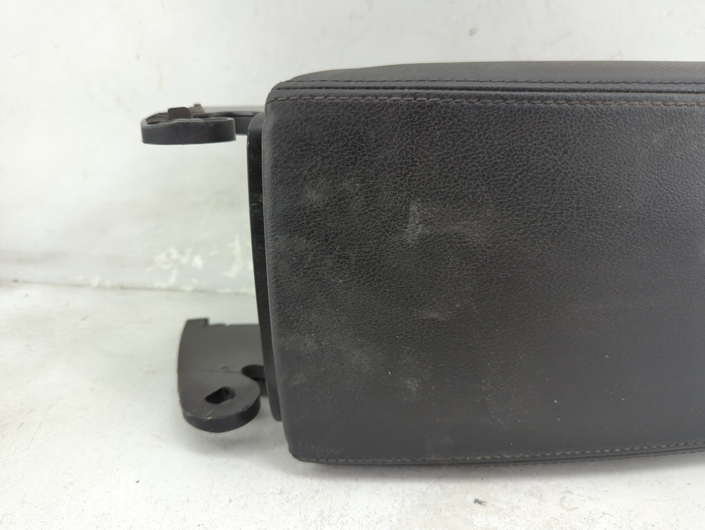 2019 Volkswagen Passat Center Console Armrest Cover Lid P/N:VW411 721012818 Fits OEM Used Auto Parts - Oemusedautoparts1.com