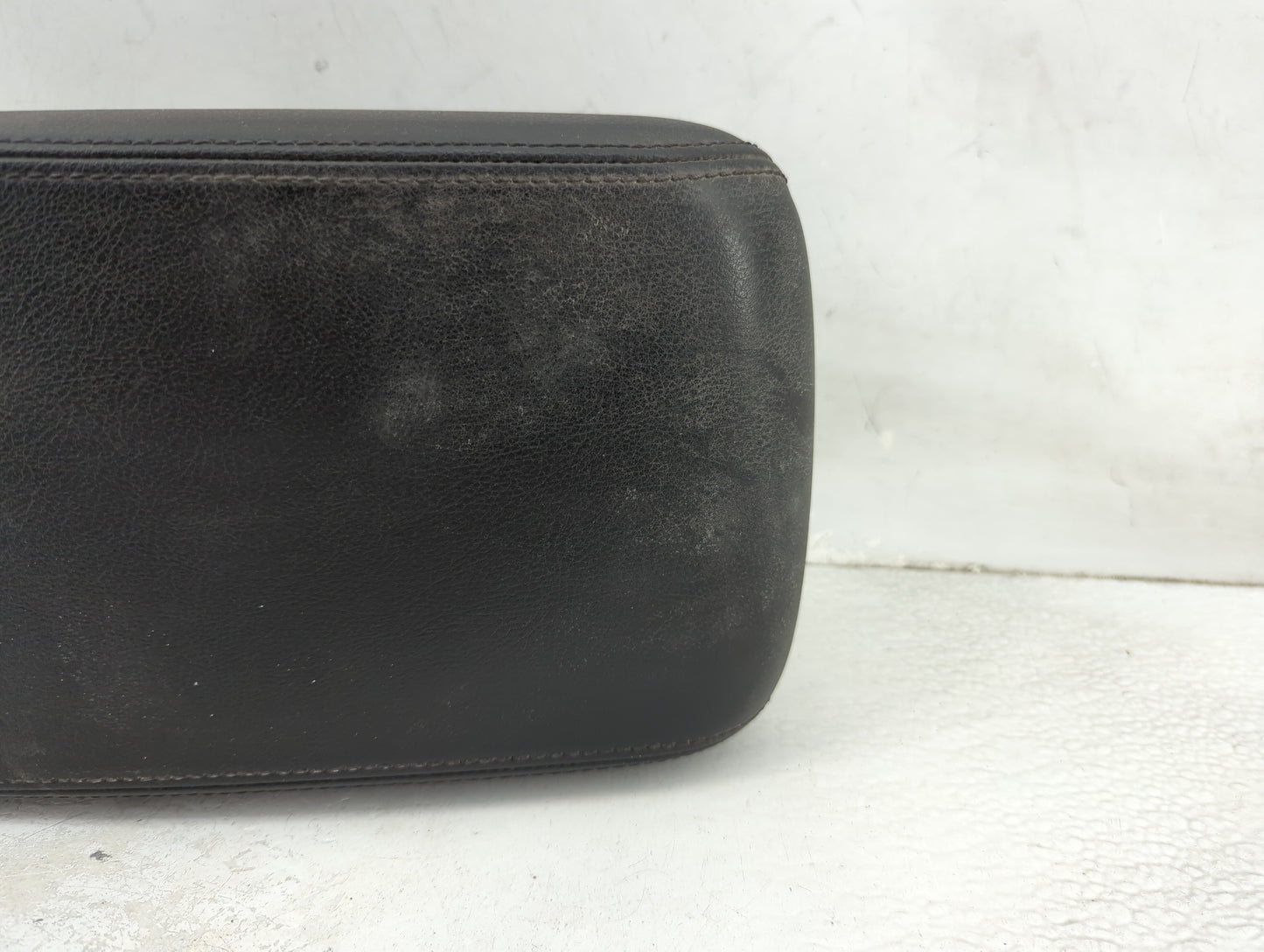 2019 Volkswagen Passat Center Console Armrest Cover Lid P/N:VW411 721012818 Fits OEM Used Auto Parts - Oemusedautoparts1.com