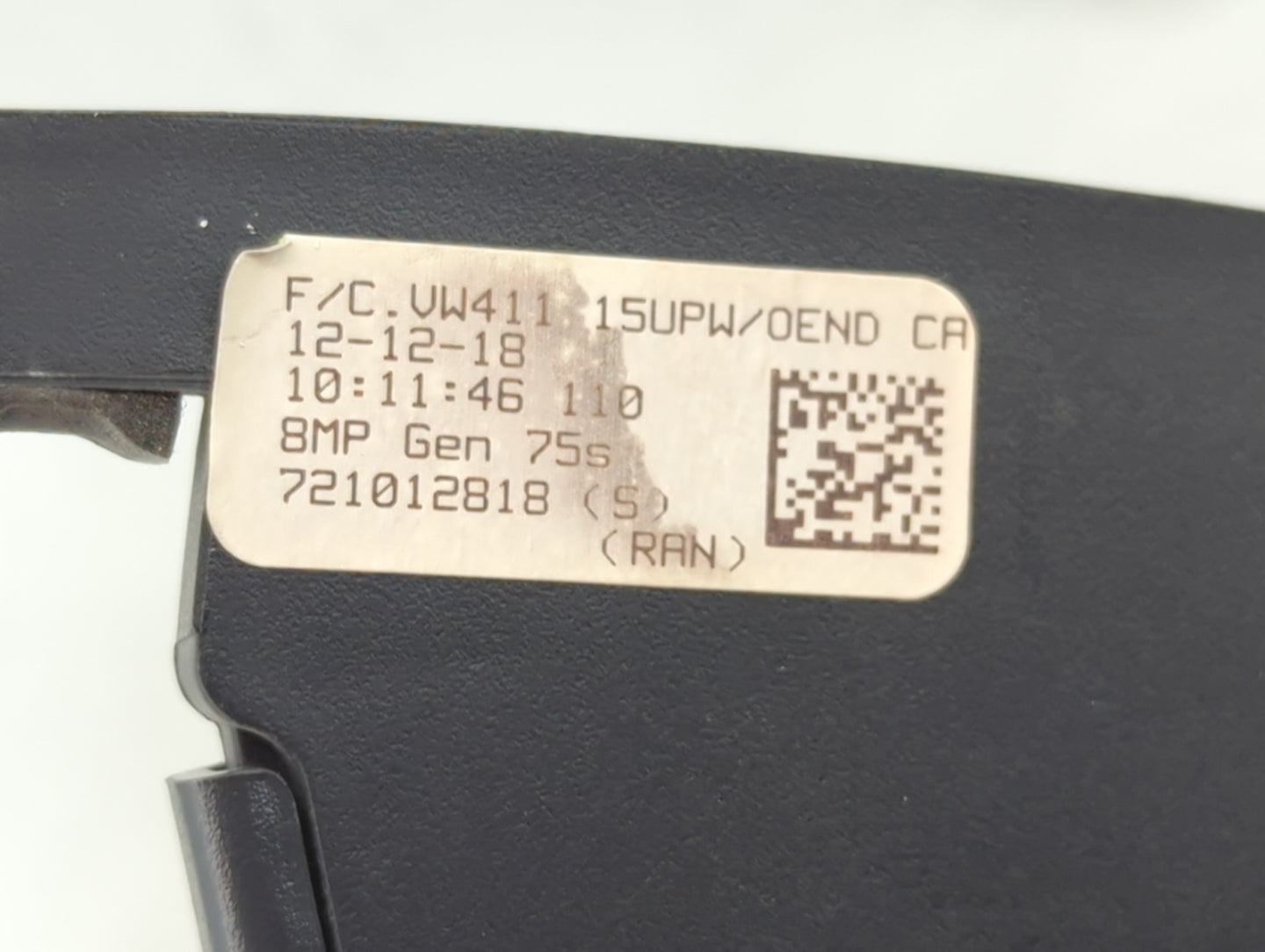 2019 Volkswagen Passat Center Console Armrest Cover Lid P/N:VW411 721012818 Fits OEM Used Auto Parts - Oemusedautoparts1.com