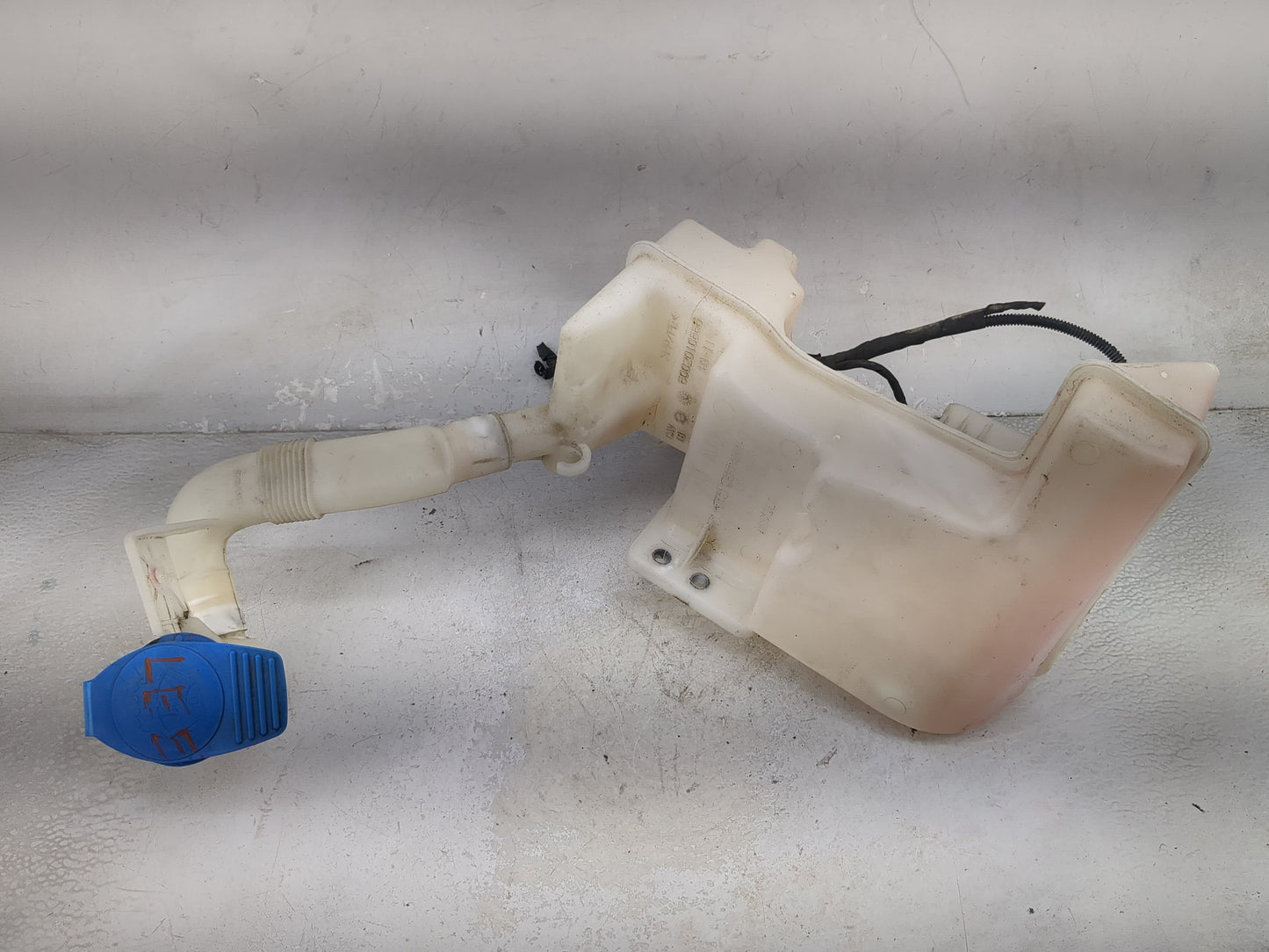 2012-2020 Volkswagen Passat Windshield Washer Fluid Reservoir Bottle Oem - Oemusedautoparts1.com