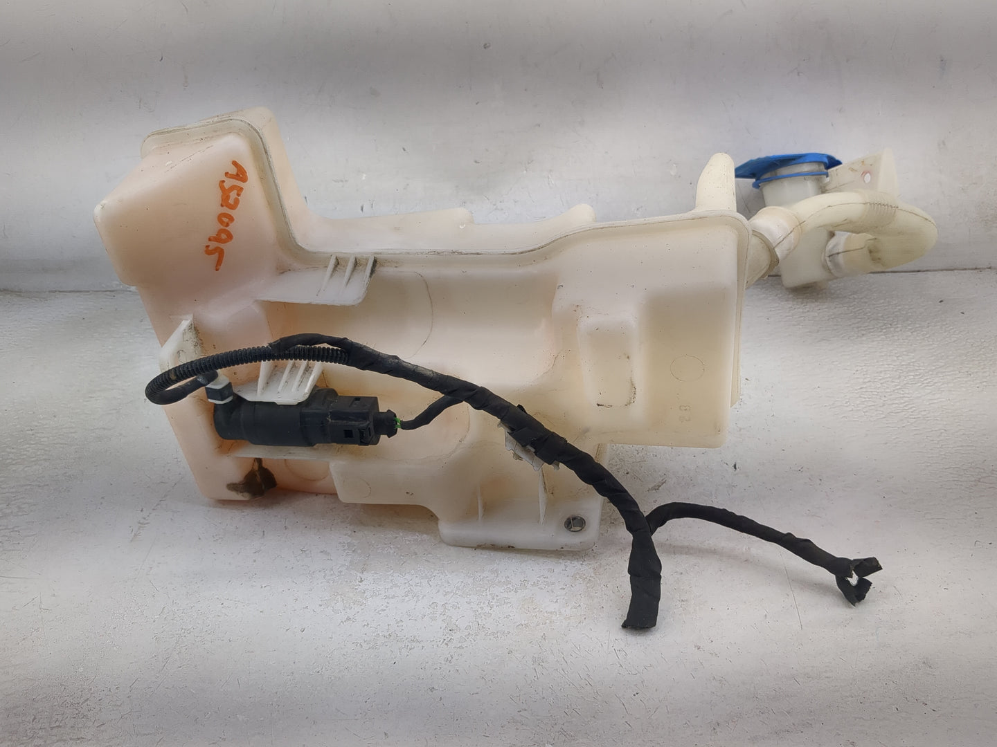 2012-2020 Volkswagen Passat Windshield Washer Fluid Reservoir Bottle Oem - Oemusedautoparts1.com