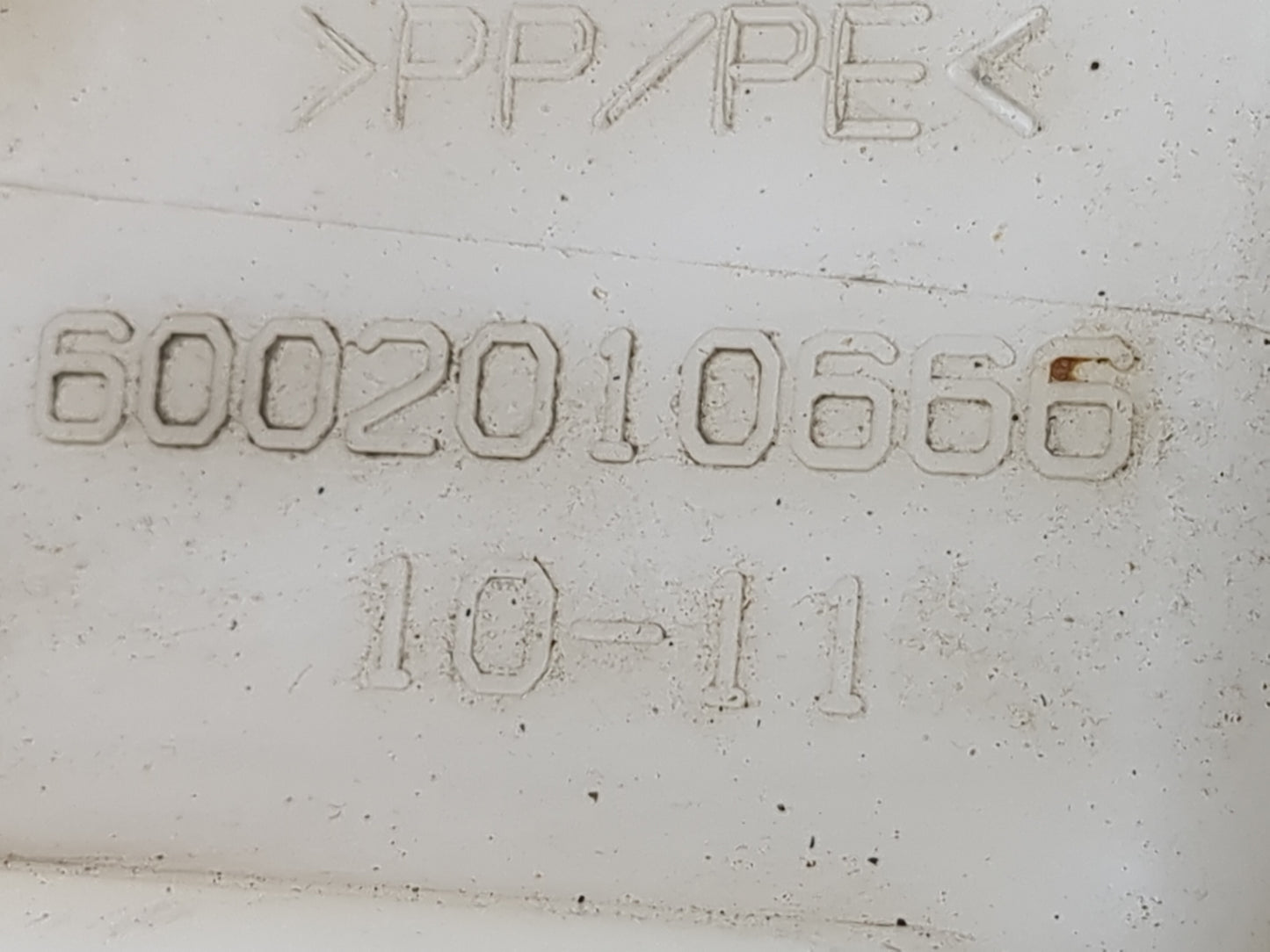 2012-2020 Volkswagen Passat Windshield Washer Fluid Reservoir Bottle Oem - Oemusedautoparts1.com