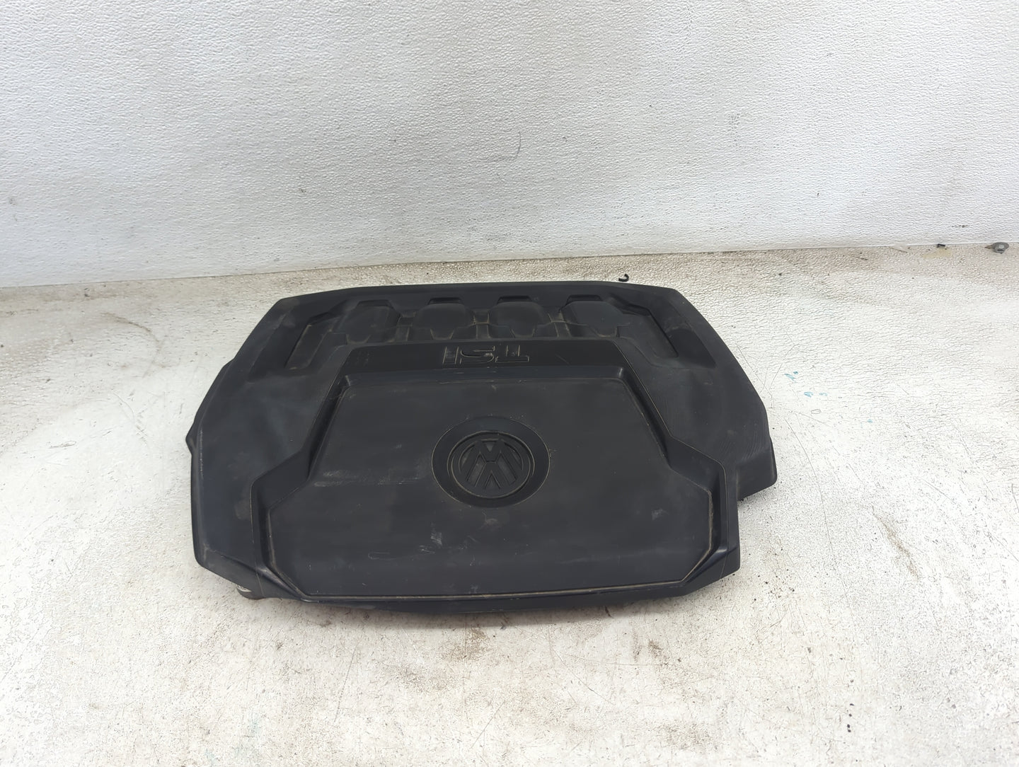 2019 Volkswagen Passat Engine Cover Black - Oemusedautoparts1.com