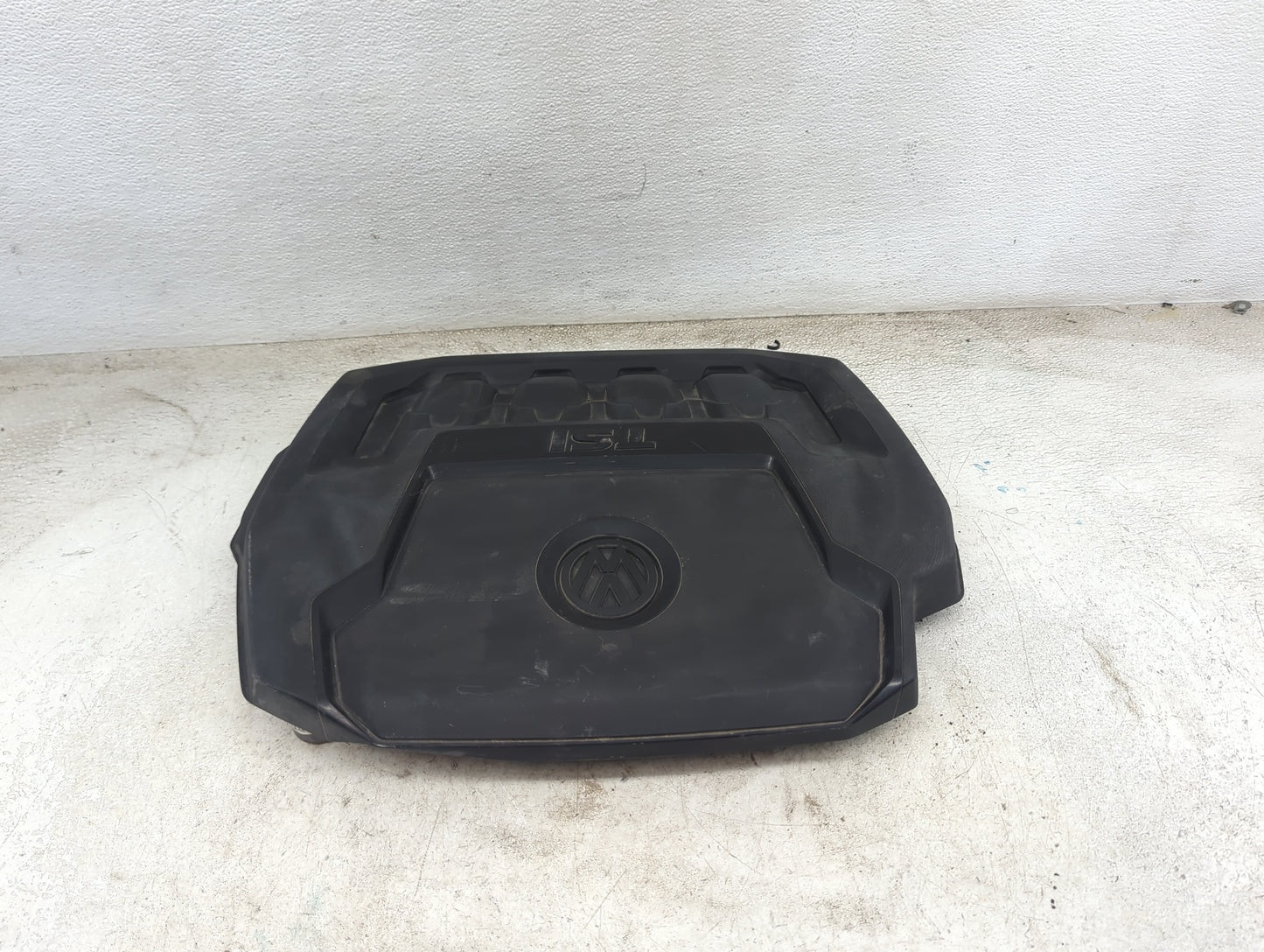 2019 Volkswagen Passat Engine Cover Black - Oemusedautoparts1.com
