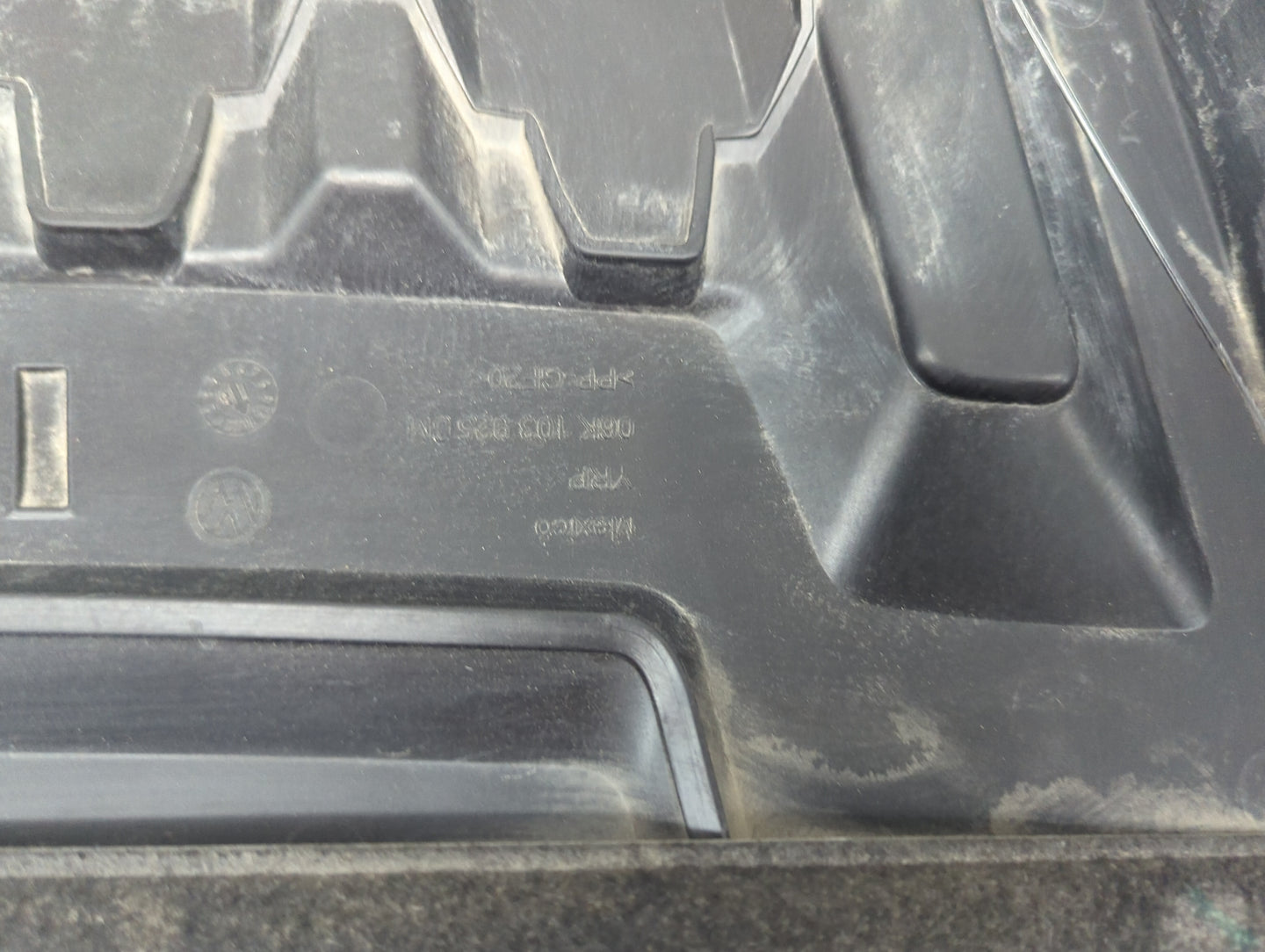 2019 Volkswagen Passat Engine Cover Black - Oemusedautoparts1.com