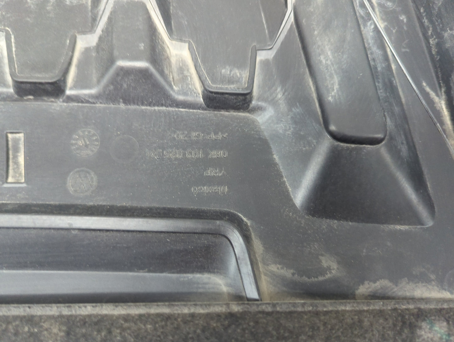 2019 Volkswagen Passat Engine Cover Black - Oemusedautoparts1.com