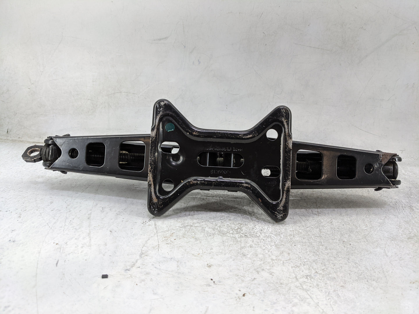 2019 Volkswagen Passat Spare Scissor Car Jack Black - Oemusedautoparts1.com