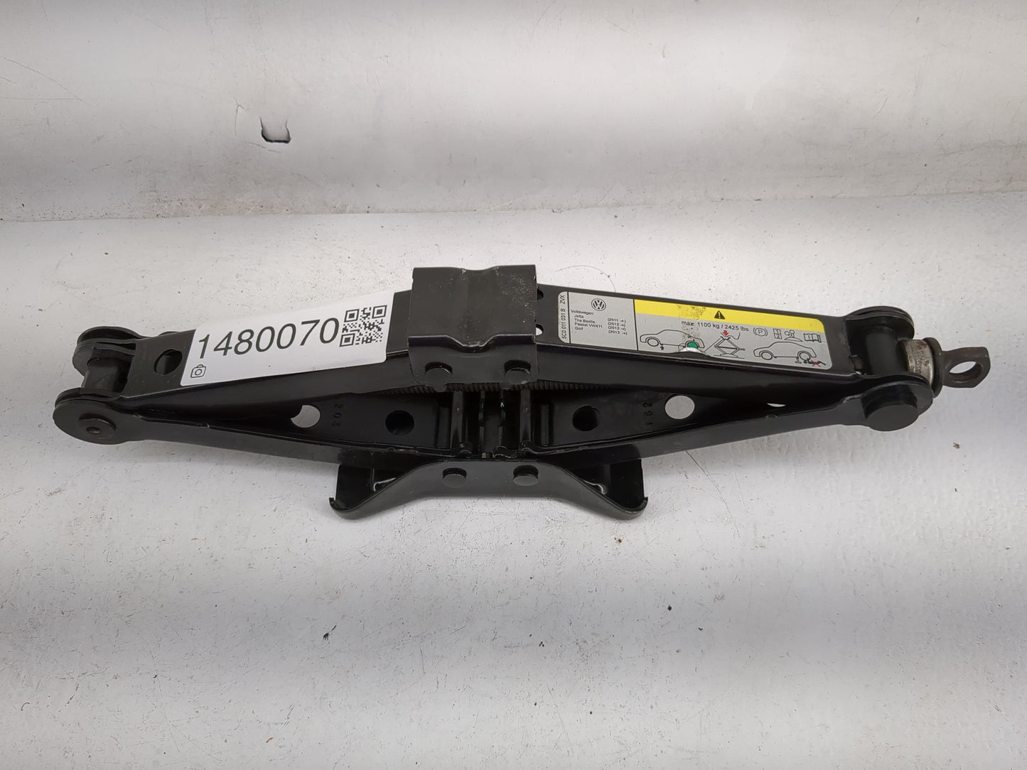 2019 Volkswagen Passat Spare Scissor Car Jack Black 1480070 - Oemusedautoparts1.com
